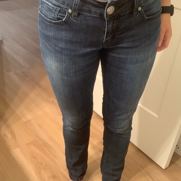 “Silver” dark wash Skinny Jeans, Sz 28 - Picture 5 of 9